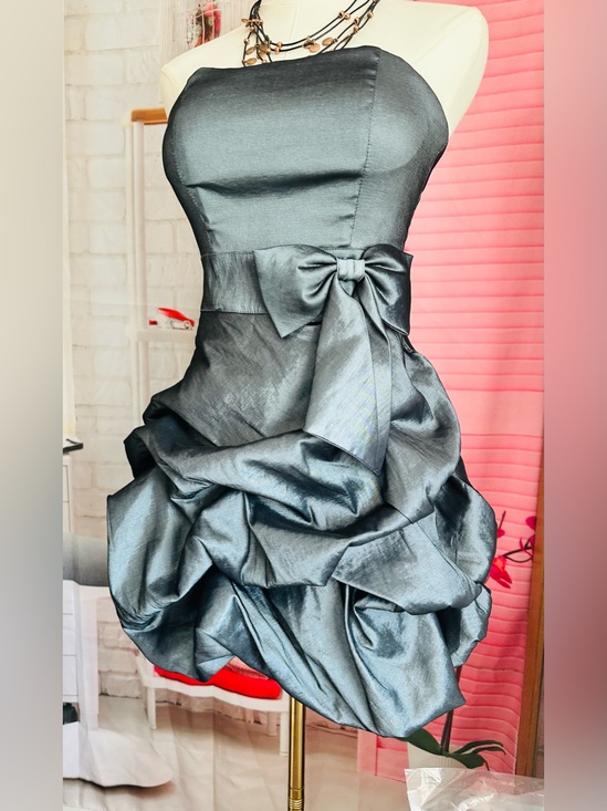 Masquerade Dresses & Skirts - Vintage Y2K Masquerade Strapless Bubble Hem Prom Dress
